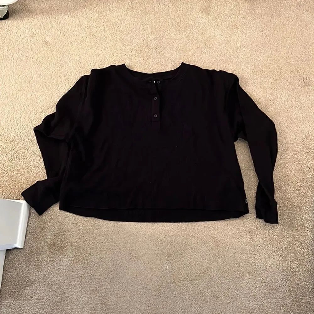 Aritzia Large Black Thermal